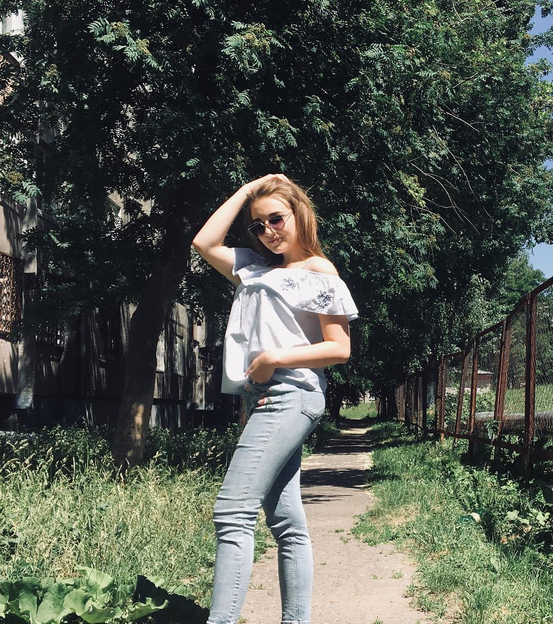 Камила привлекальеная девушка из Ржев цена от 3000 руб