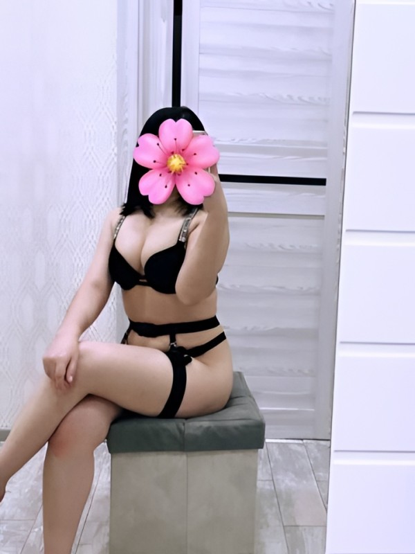 Дина привлекательная девушка из Ржев цена от 2500 руб