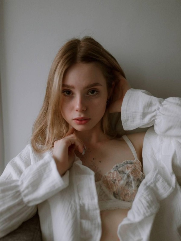 Оленька привлекательная девушка из Ржев цена от 6000 руб